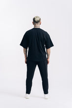 Lade das Bild in den Galerie-Viewer, Chicago Deep Black Oversized Tee
