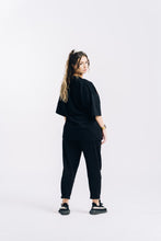 Lade das Bild in den Galerie-Viewer, Chicago Deep Black Oversized Tee
